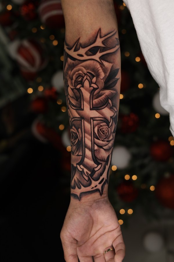 Alien figure and craft in black and grey realism, tattooed down a lower leg